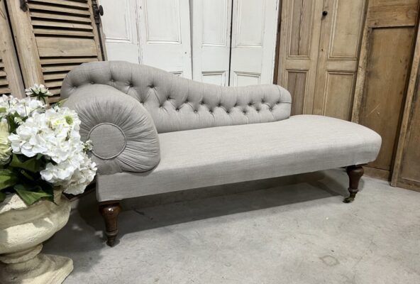 Beautifully restored Victorian chaise longue, bedroom furniture, antique