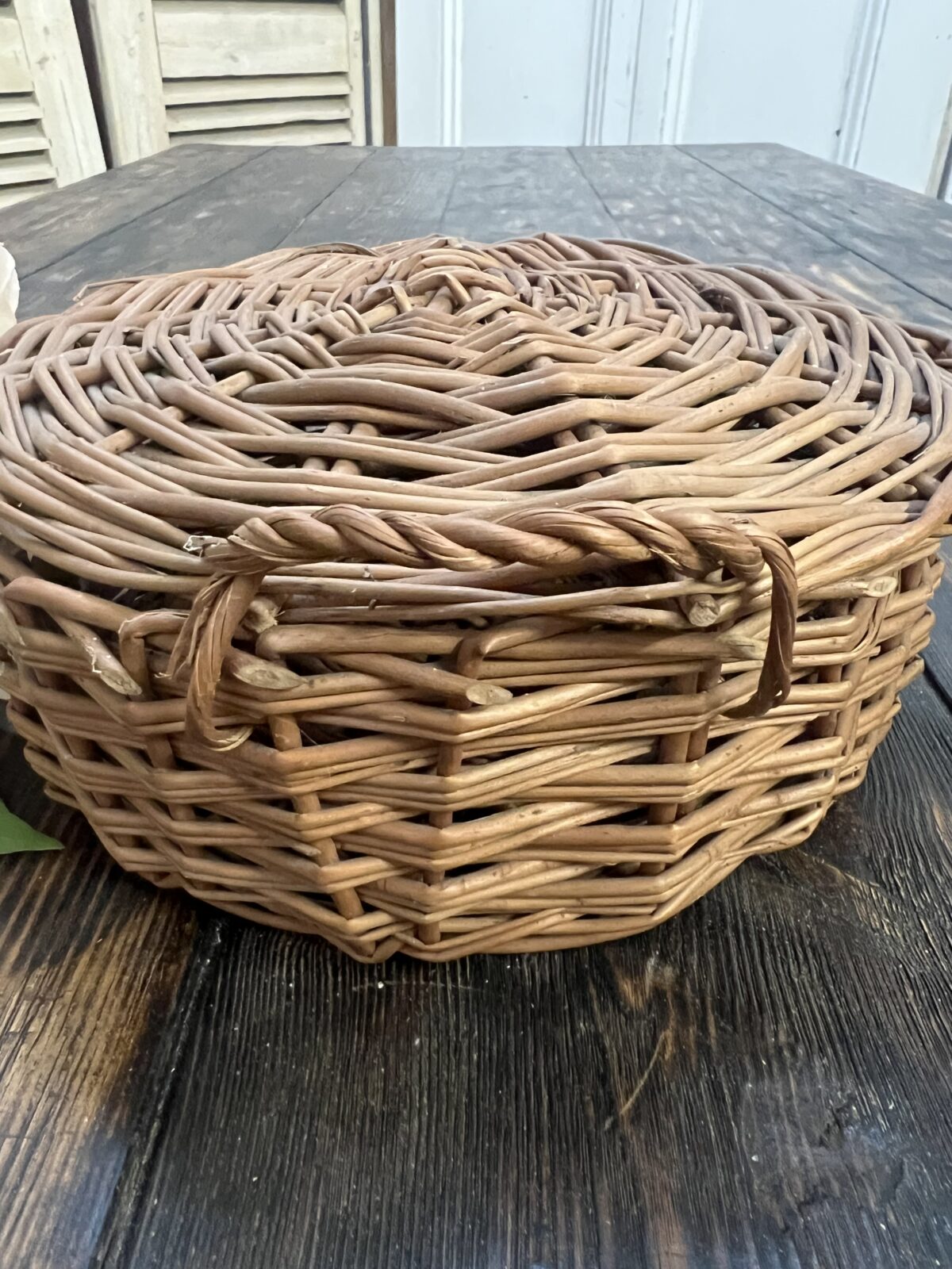 Vintage wicker basket with lid - Image 3